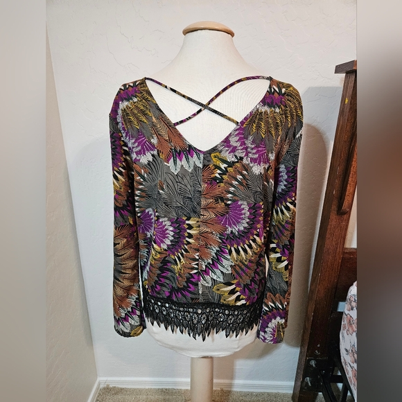 Multicolor Women's Top with Lace Hem - Picture 3 of 6